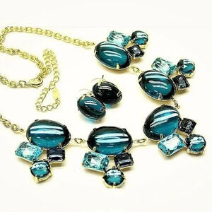 NWT Blue Bubble Rhinestone & beads Necklace and matching Earring Set